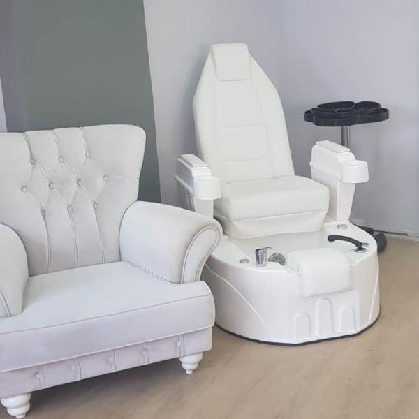 Bornova Angel Of Beauty Güzellik'te 2 Seans Düz veya Kırık Fön uygulaması