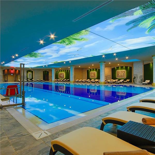 İzmir'den Uçak Bileti ve Otel Transferi Dahil 3 Gece 4 Gün Konaklamalı Limak Cyprus Deluxe Hotel'de İrem Derici Yılbaşı Galası