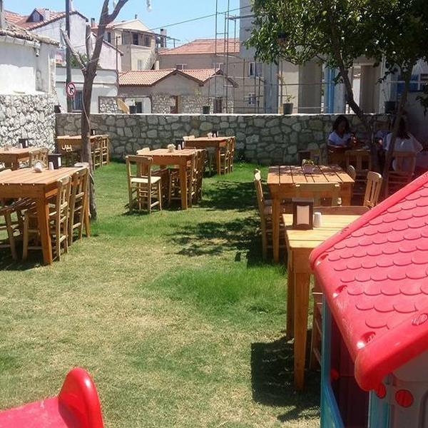 Urla Küçük Ev'de Enfes Serpme Köy Kahvaltısı Keyfi