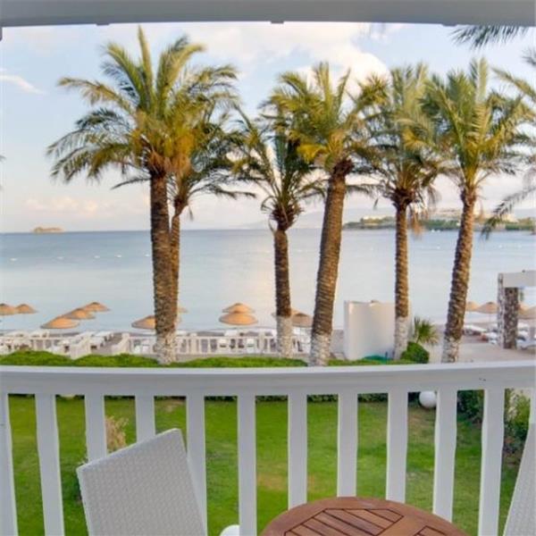 İzmir Kalkışlı Ulaşım ile 3 gece ve 4 gece seçenekli Bodrum Mio Mare Otel Herşey Dahil Konaklama