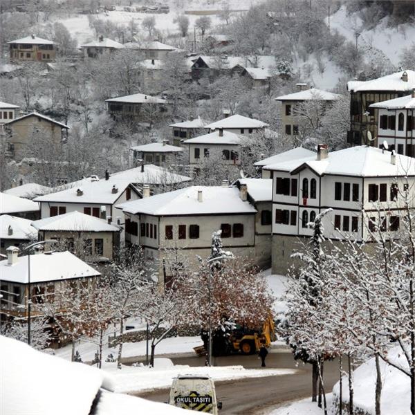 İzmir Çıkışlı 1 gece 2 gün Konaklamalı Ilgaz Kayak Merkezi, Safranbolu, Abant ve Gölcük Turu