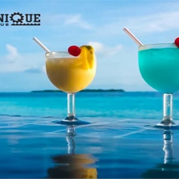 Alaçatı Mekanique Beach Club'ta Tüm Gün Beach ile Havuz Kullanımı ve İçecek