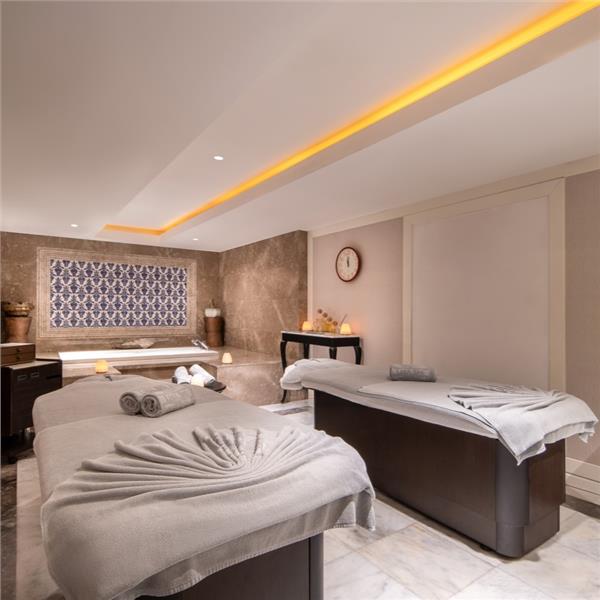 İzmir'den Uçak İle Hareketli Kıbrıs Girne 5 Yıldızlı Les Ambassadeurs Hotel'de Tam Pansiyon Plus Konaklama Seçenekleri