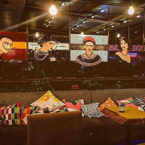 Cafe Friendzone Seçmeli Tatlı ve Dünya Kahveleri