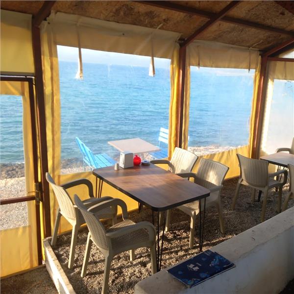 Sığacık Teos Taxi Cafe’de Sınırsız Çay Eşliğinde Denize Nazır Enfes Serpme Kahvaltı Keyfi