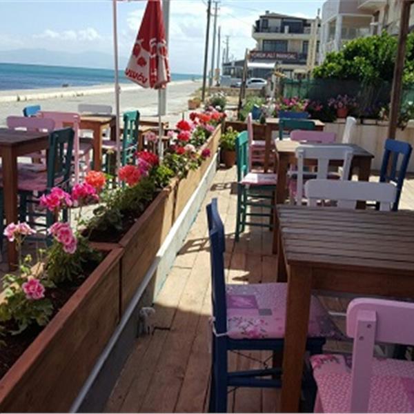 Güzelbahçe Mavi & Beyaz'da Enfes Serpme Kahvaltı