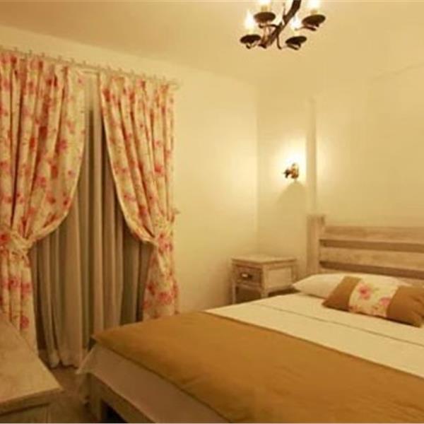 Alaçatı Akşam Sefası Butik Hotel'de Çift Kişilik Konaklama Seçenekleri