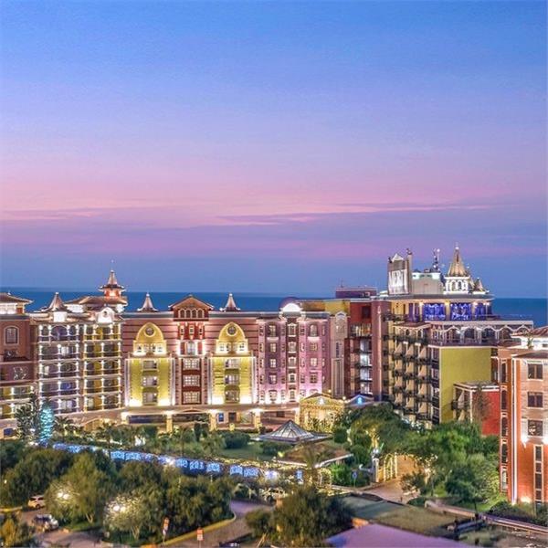 İzmir'den Uçak İle Hareketli Kıbrıs Merit Crystal Cove Hotel'de Ultra Herşey Dahil Konaklama Seçenekleri