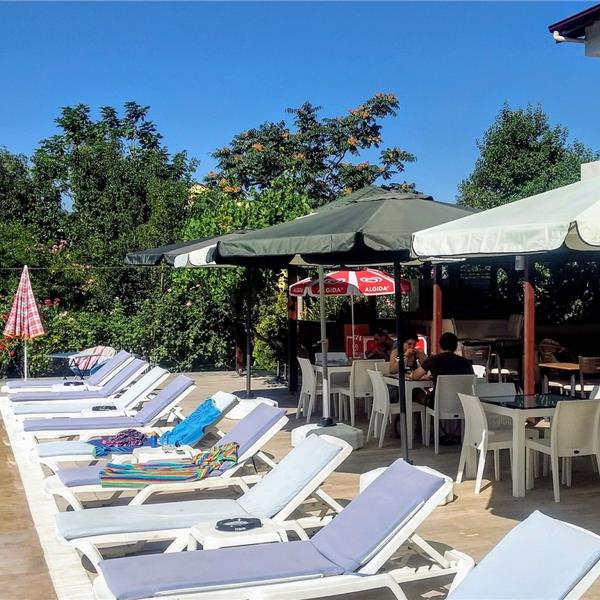 Kuşadası Melodi Club Hotel'de Gün Boyu Havuz, Aquapark Girişi ve Hamburger Menü