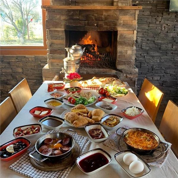 Çiçekliköy Fısıltı Kahvaltı Evi’nde Doğa ile iç içe Enfes Serpme Köy Kahvaltısı