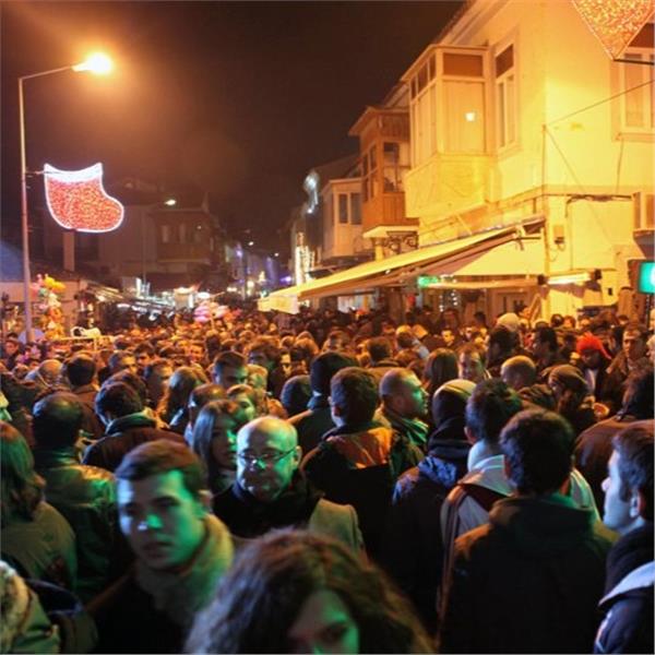 İzmir'den Çıkışlı Yılbaşı Özel Günübirlik Alaçatı Sokak Partisi