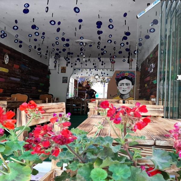 Kemalpaşa Mavi Köy Kahvaltı Evi’nde Enfes Lezzetler Eşliğinde Serpme Köy Kahvaltısı