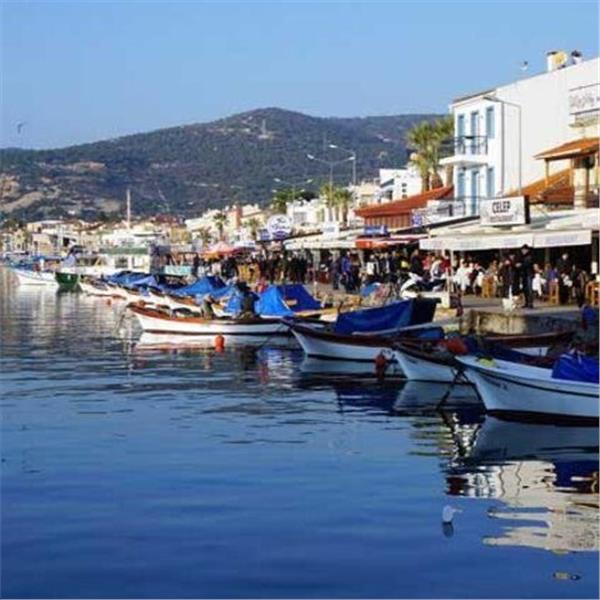 İzmir Çıkışlı Günübirlik Foça, Yeni Foça, Kozbeyli Köyü Turu. Üstelik Öğle Yemeği Dahil.