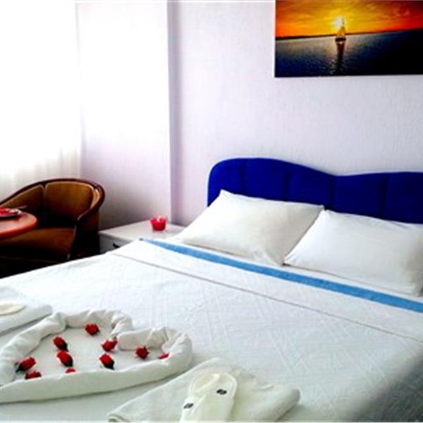 Gümüldür Mavi Deniz Otel Konaklama ve Açık Büfe Kahvaltı Dahil Sevgililer Günü G