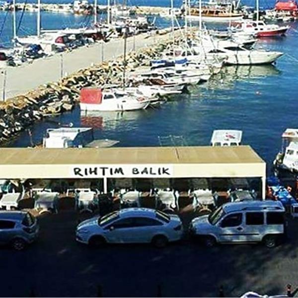Çeşmealtı Rıhtım Restaurant’ta Denize Sıfır Muhteşem Serpme Kahvaltı