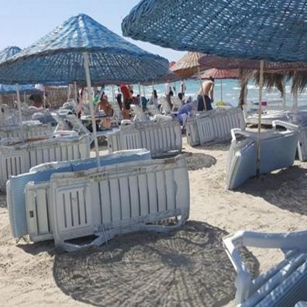 Çeşme Tai Beach Giriş, Şezlong, Şemsiye, hamburger Menü ve İçecek