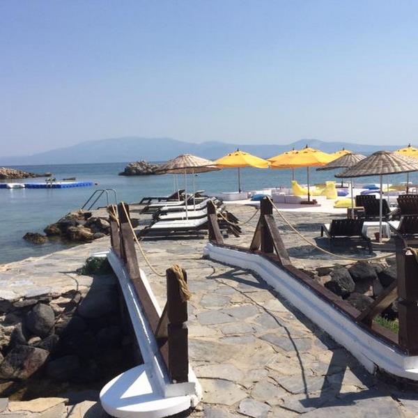 Çeşme Dodo Beach Gün Boyu Beach Kullanımı ile Kahvaltı veya Hamburger Menü