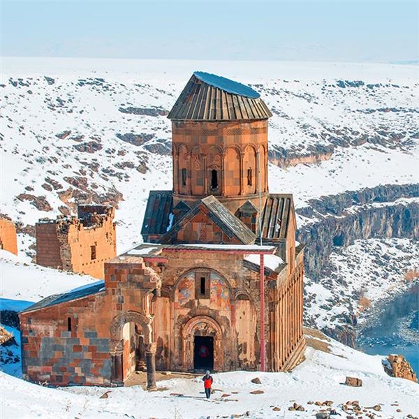 İzmir'den Uçaklı Ramazan Bayramı Özel 3 Gece 4 Gün Konaklamalı Vizesiz Erzurum Kars Batum Tiflis Turu