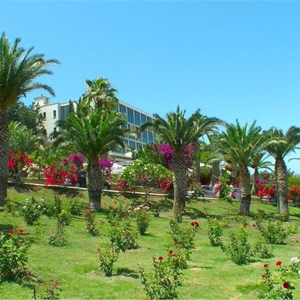 İzmir'den Uçak İle Hareketli Kıbrıs Deniz Kızı Hotel Yarım Pansiyon Konaklama Seçenekleri