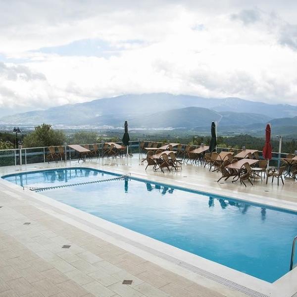 Çiçekliköy My Garden Gün Boyu Havuz Keyfi ile yanında seçenekli kahvaltı keyfi