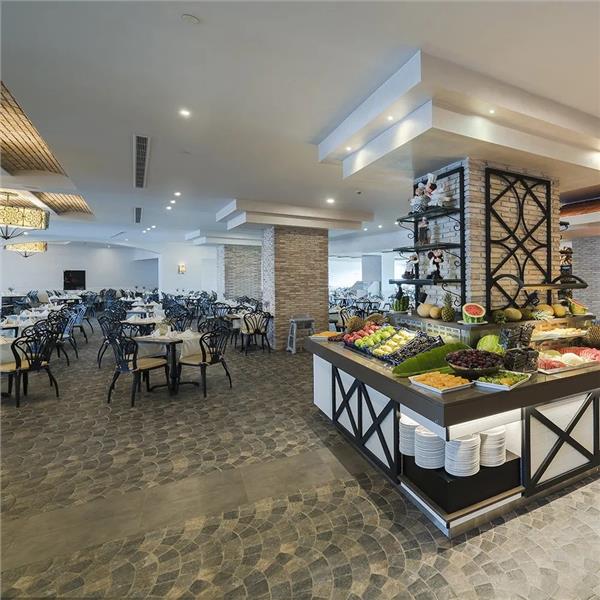 İzmir'den Uçak İle Hareketli Kıbrıs Limak Cyprus Deluxe Hotel Ultra Herşey Dahil Konaklama Seçenekleri