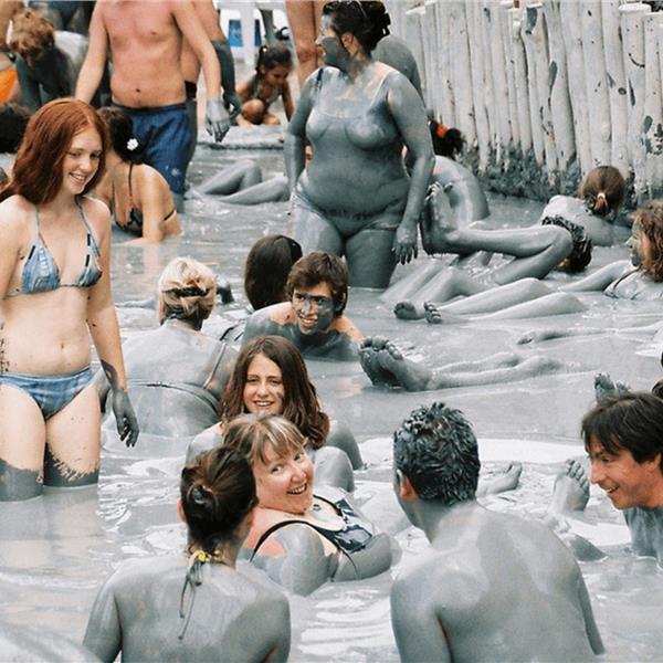 İzmir Çıkışlı günübirlik Dalyan, Kral Mezarları, İztuzu Plajı ve Çamur Banyosu Turu. Üstelik Kahvaltı ve Tekne turu dahil.
