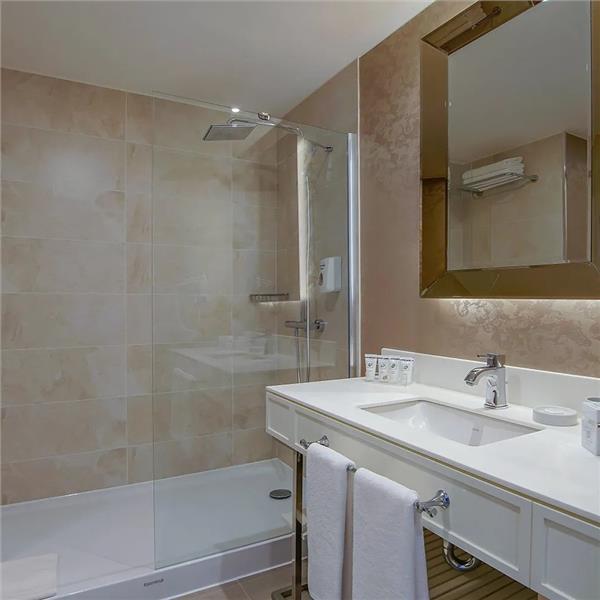 İzmir'den Uçak İle Hareketli Kıbrıs Limak Cyprus Deluxe Hotel Ultra Herşey Dahil Konaklama Seçenekleri