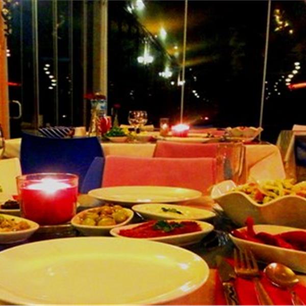 Gümüldür Mavi Deniz Otel Konaklama ve Açık Büfe Kahvaltı Dahil Sevgililer Günü G