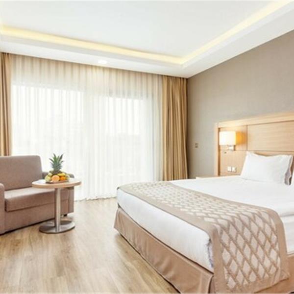 Kıbrıs Salamis Bay Conti'de Yılbaşına Özel Seda Sayan Galası ve Uçak Bileti Dahil Tatil Paketleri