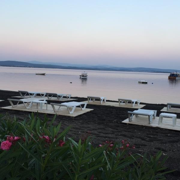 Urla Burla Han Butik Otel’de 2 Kişi Kahvaltı Dahil 1 Gece Konaklama