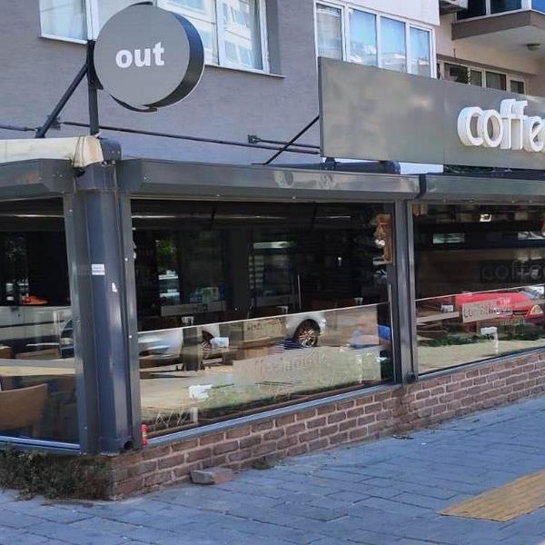 Üçyol Burgerin Out Hamburger, Patates Kızartması ve Soğuk İçecek’ten oluşan menü