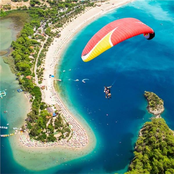 İzmir Çıkışlı 1 gece 2 gün Muğla Fethiye Ölüdeniz, Akyaka, Yakapark, Saklıkent Gizlikent Turu. Üstelik Jeep Safari, Tekne turu ve Yamaç Paraşütü Seçenekli