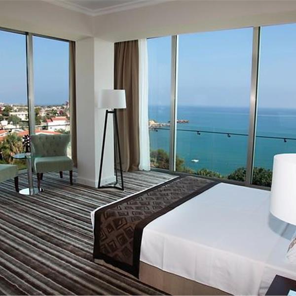 İzmir'den Uçak İle Hareketli Kıbrıs Deniz Kızı Hotel Yarım Pansiyon Konaklama Seçenekleri