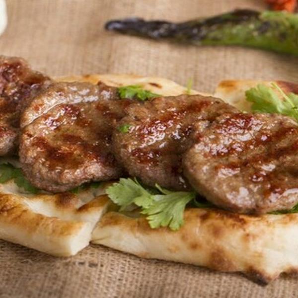 Bornova Myvia 414 Chat Noir Restaurant’da Canlı Müzik Eşliğinde Akşam Yemeği