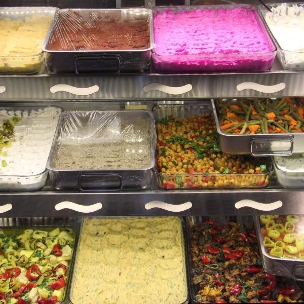 Bayraklı Efendiler Kulübü Yeni Nesil Meyhane! Yeni Nesil Eğlence Canlı Müzik Eşliğinde Enfes Et Menü