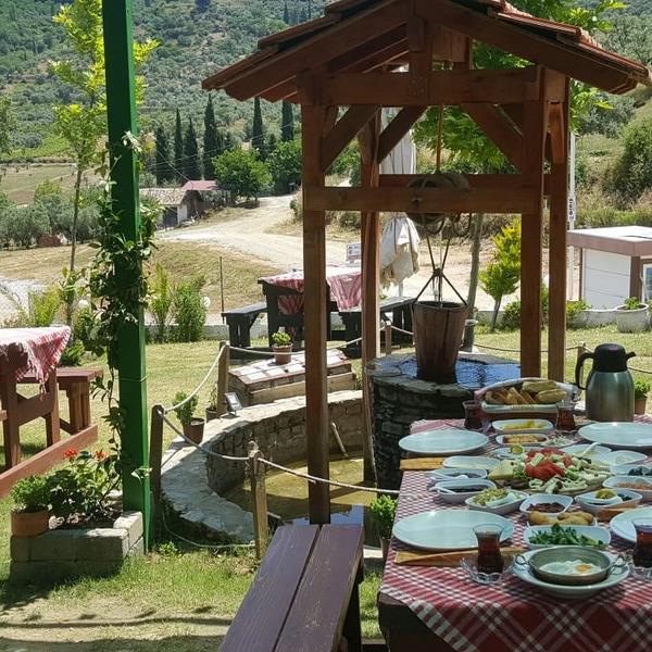 Şirince Keyfince’de Enfes Lezzetler Eşliğinde Serpme Köy Kahvaltısı