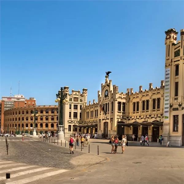 İzmir'den Uçak İle Hareketli 7 Gece 8 Gün Konaklamalı İspanya ve Endülüs İkonları Turu